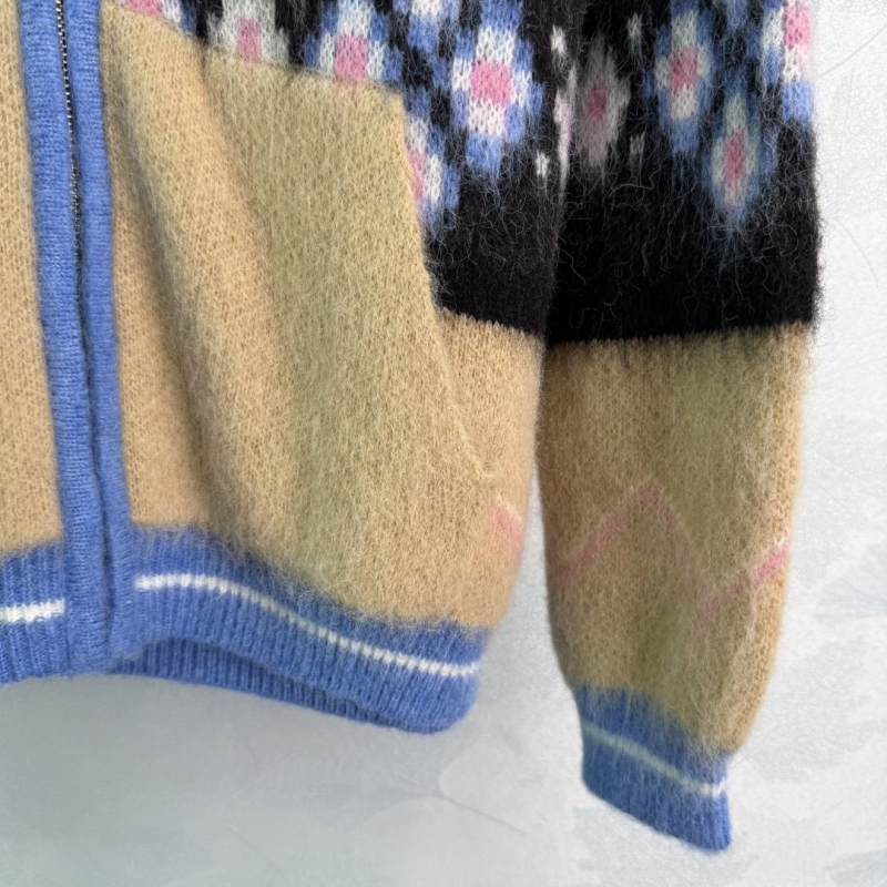 F**di sweater